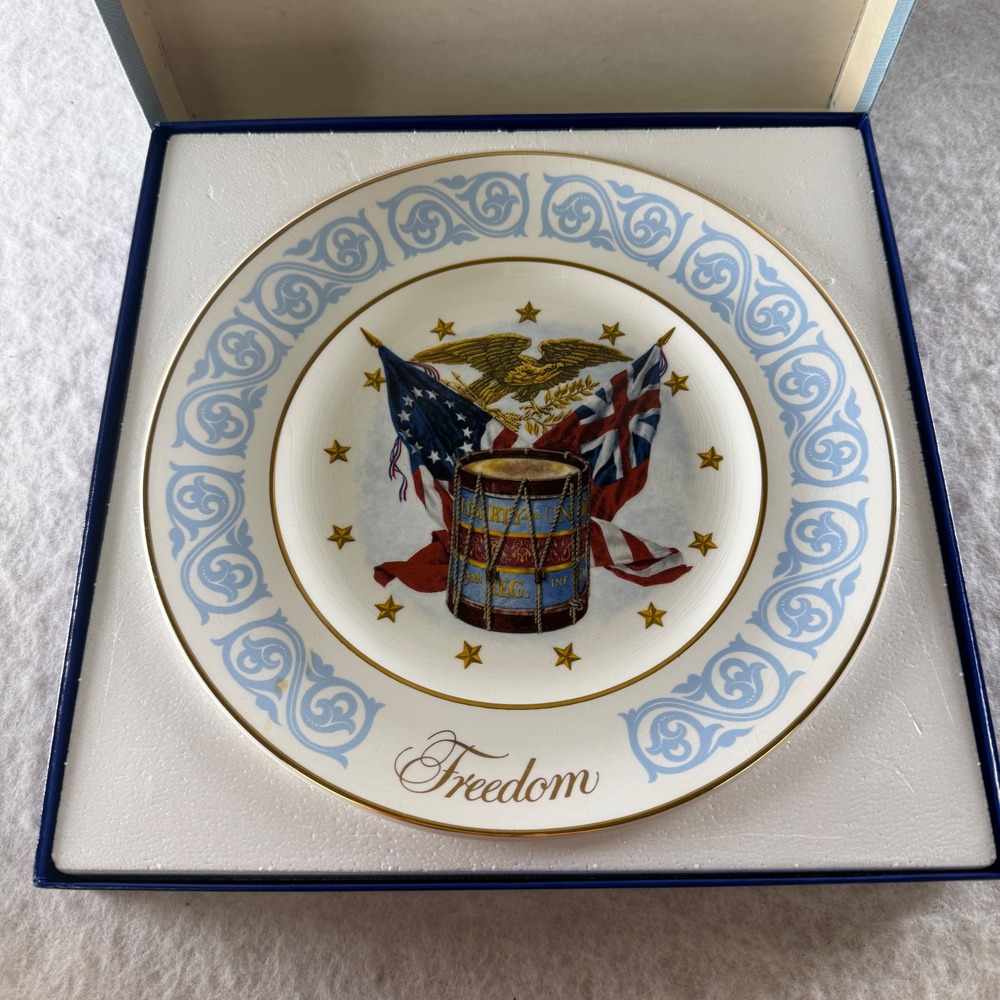 Avon Freedom Plate 1974 Enoch Wedgwood England Patriotic Eagle Drum 9 Inch Boxed